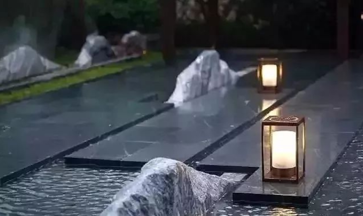 不管什么風格的庭院，不可或缺的就是置石之景。日照庭院設計