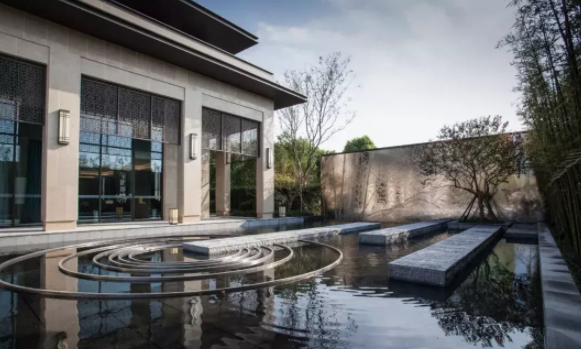 新中式庭院的色彩搭配哲學(xué)，花園里用上既簡單又大氣